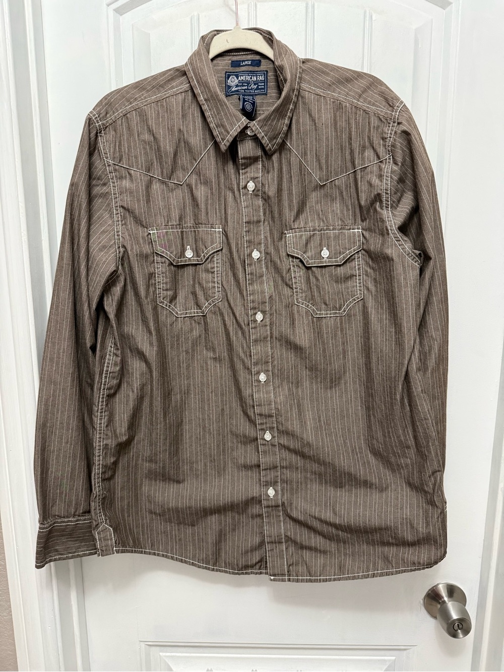 American Rag Long Sleeve Button Down Shirt Men's Size L Brown Pin Stripe (23-2)